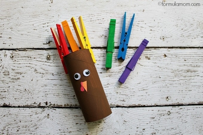 Thanksgiving Turkey Craft: Clothespin Turkey Roll #thanksgiving